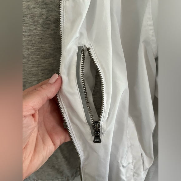 GAP Body Women’s White Lined Windbreaker with Hood; Size Medium. - Picture 8 of 9